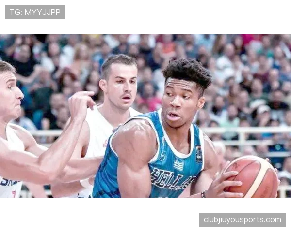 篮球防守三秒违例如何判定?解析FIBA与NBA规则差异 篮球防守三秒违例如何判定?解析FIBA与NBA规则差异